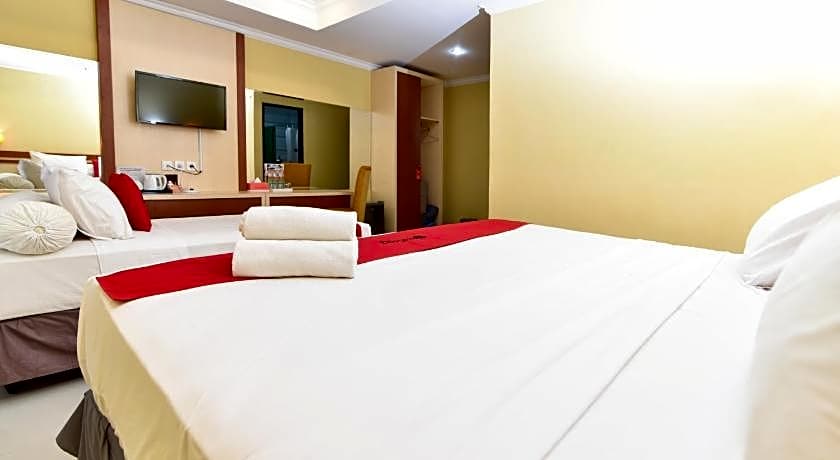 RedDoorz Plus near Mall Bali Galeria 2