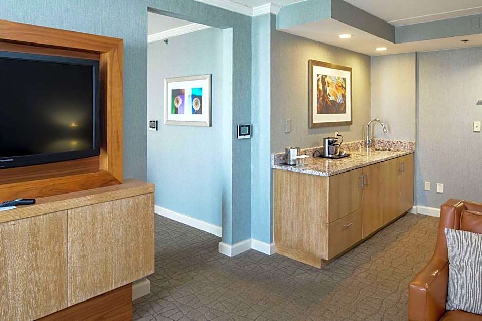 DoubleTree By Hilton Pittsburgh-Green Tree