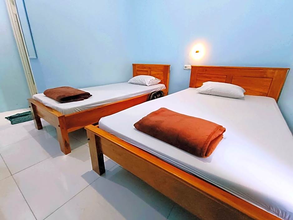 Wisma Kencana Syariah near UNS Mitra RedDoorz