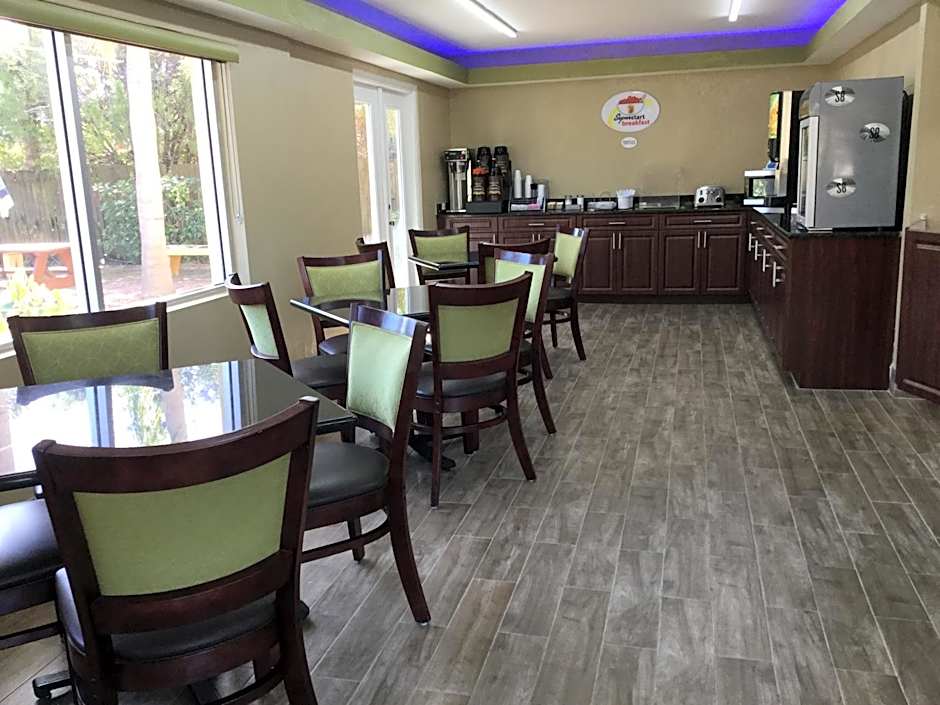 Super 8 by Wyndham Sarasota Near Siesta Key