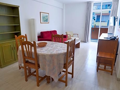 2 bedroom apartment with balcony 2adults+2children