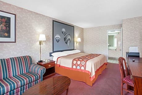 1 King Bed Non-Smoking