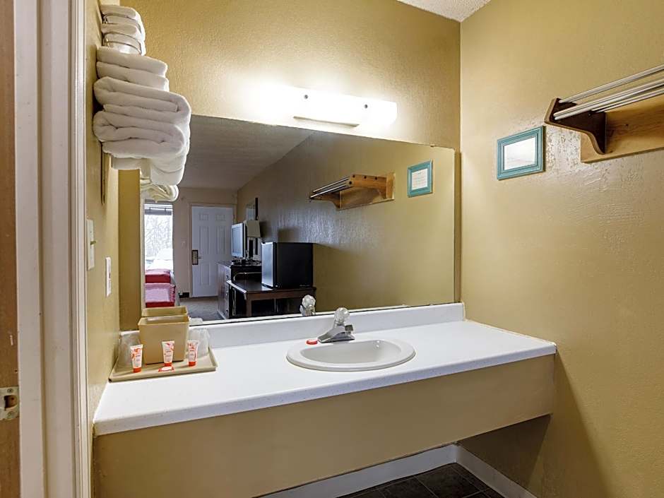 OYO Hotel Branson MO-165