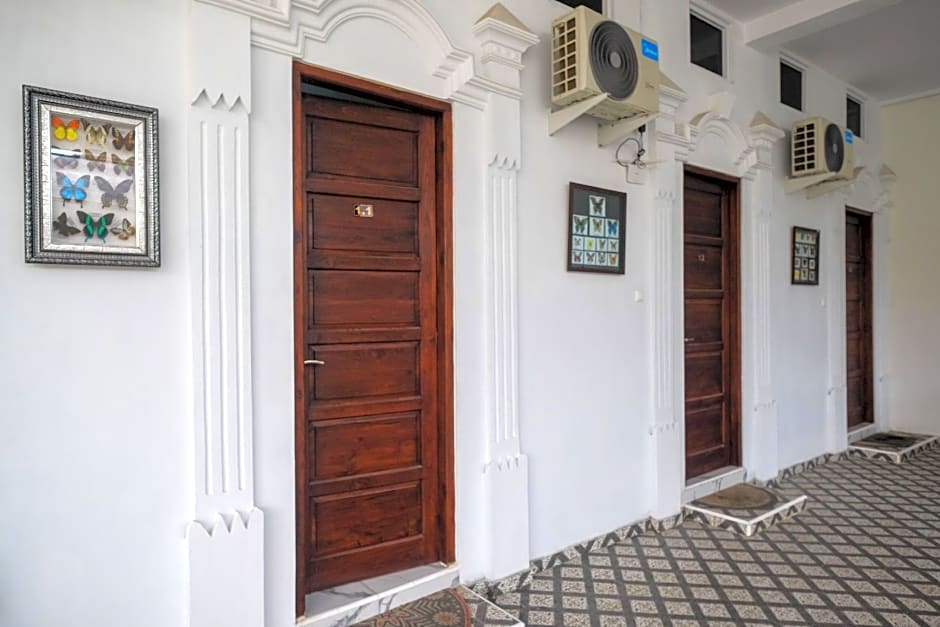 RedDoorz near Stasiun Purwosari