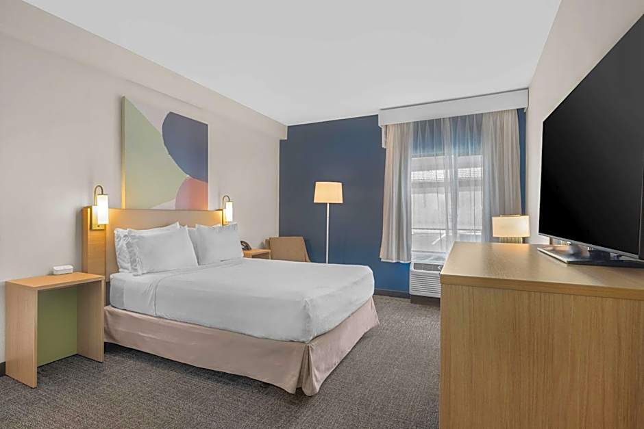 Spark by Hilton Bakersfield Central