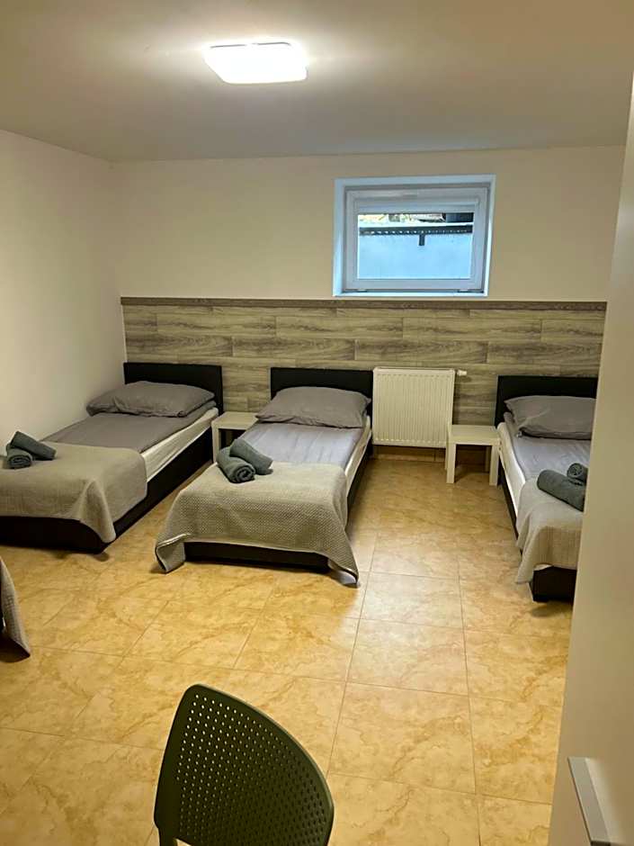 Hostel 24 Miejsca Parkingowe Noclegi Pracownicze.