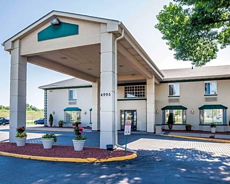 Quality Inn & Suites Des Moines - Merle Hay Road