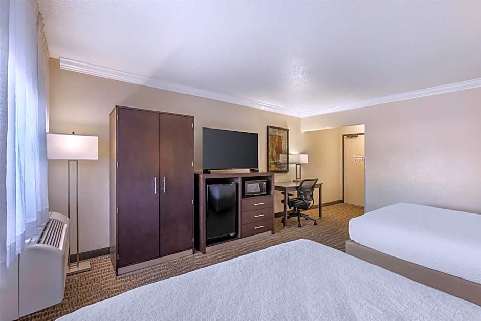 Best Western Town & Country Lodge