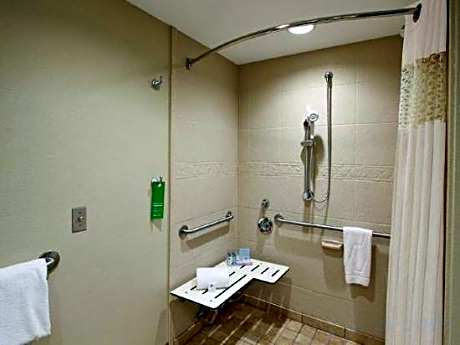 2Qn Mobility/Hearing Acc Ri Shower Nosmok