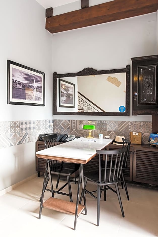 Harismari Cozy Hotel