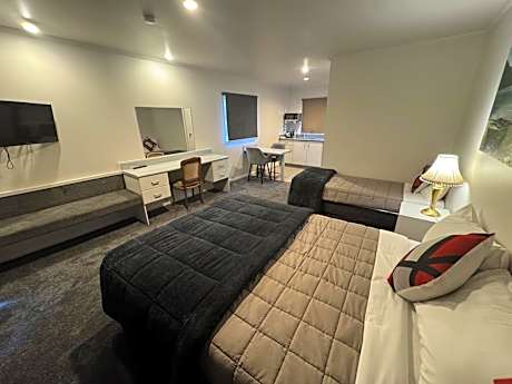 Settlers Motor Lodge