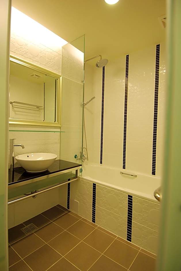 LOVE HOTEL