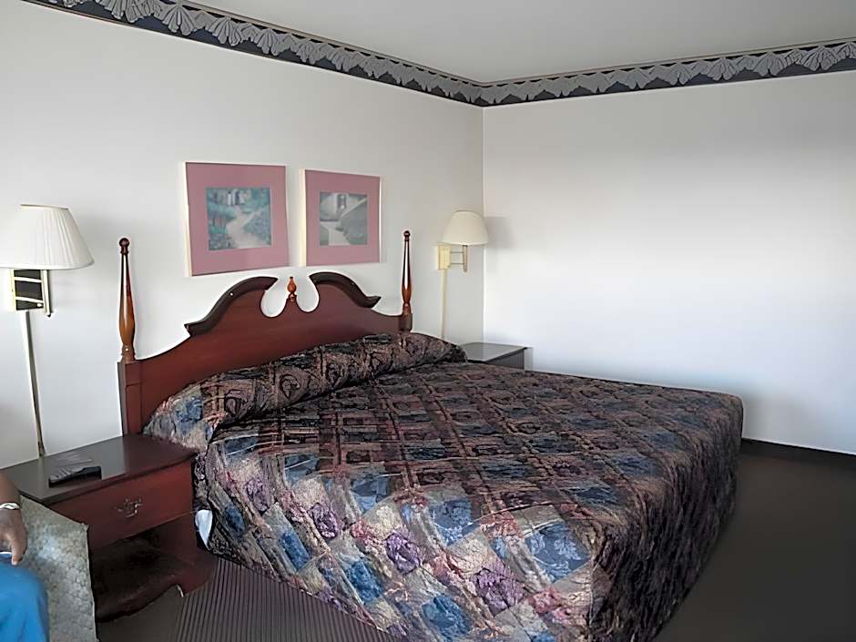 Red Carpet Inn & Suites - Danville