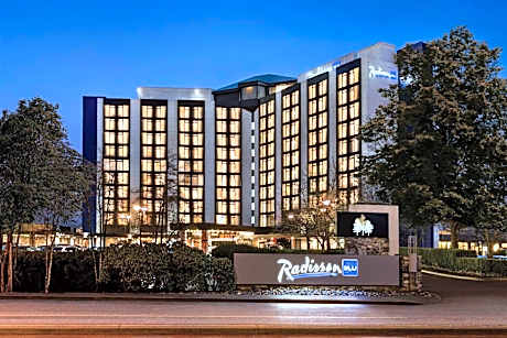 Radisson Blu Vancouver Airport Hotel & Marina