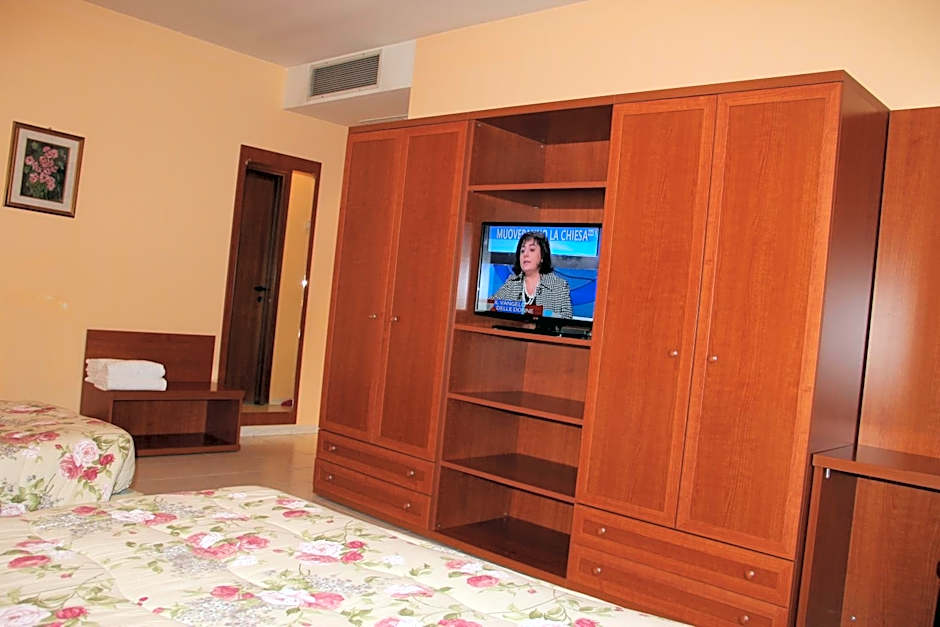 Zdjęcie 1 z 8 — Quadruple Room