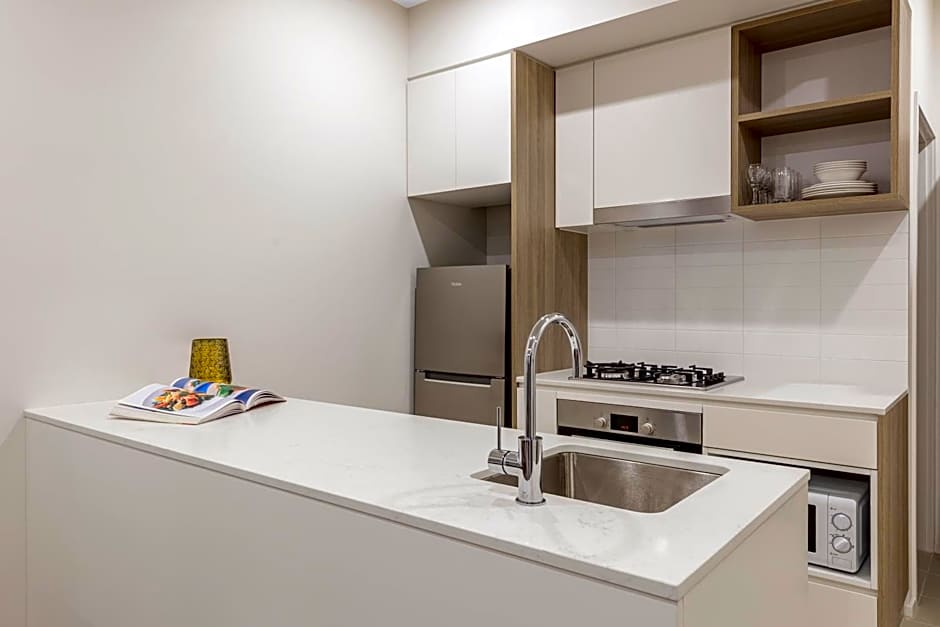 Brady Apartment Hotel Hardware Lane