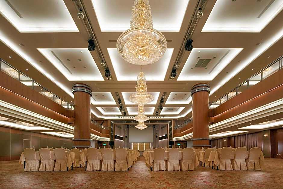 Queena Plaza Hotel