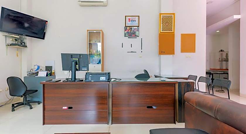 RedDoorz near Kiara Artha Park