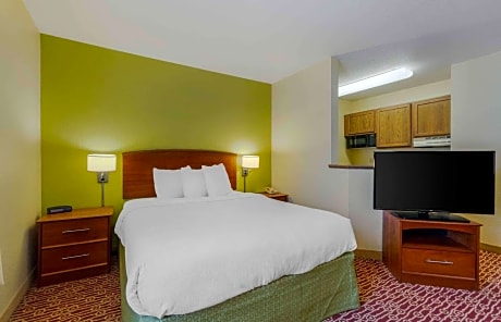 Deluxe studio 1 Queen Bed Non-Smoking