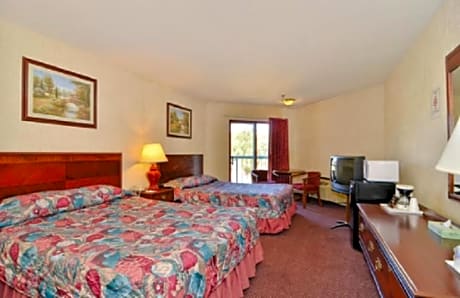 Two queens room