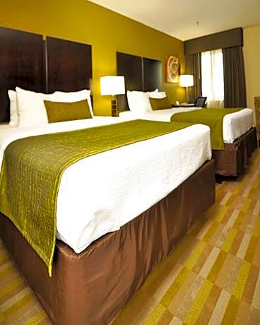 Queen Room with Three Queen Beds - Non-Smoking