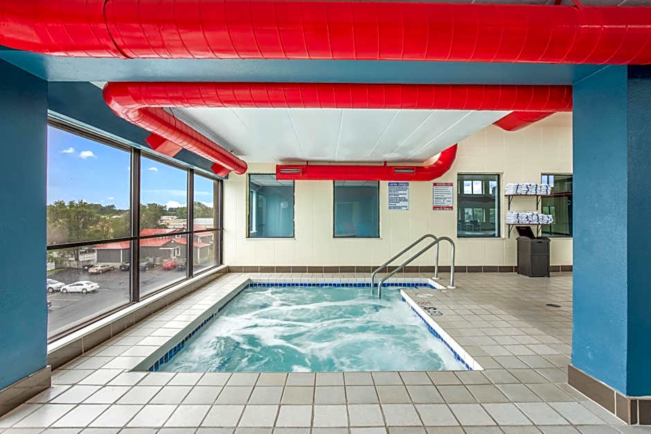 AmericInn & Suites by Wyndham Baraboo Event Center