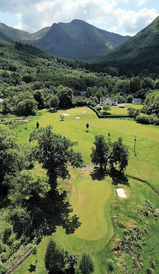 Woodlands House with Hot Tub