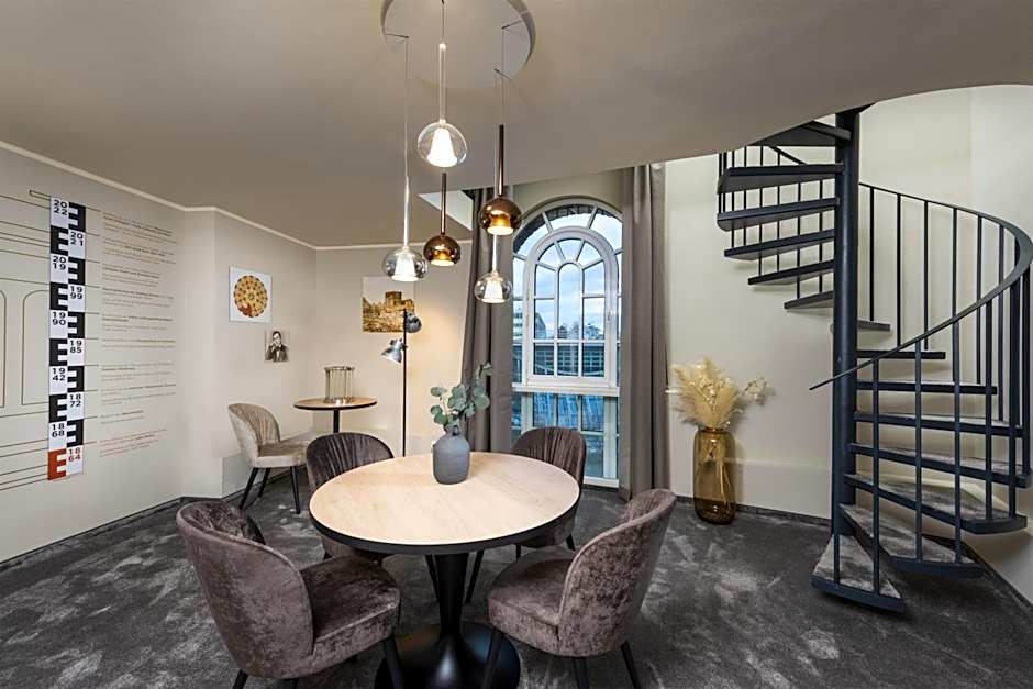 Wasserturm Hotel Cologne, Curio Collection by Hilton