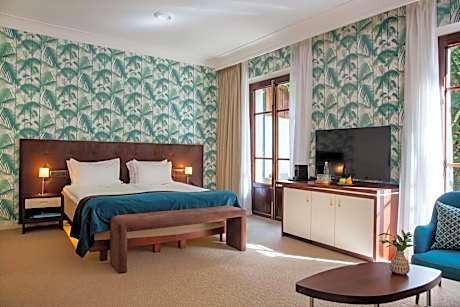 Medium Garden Terrace