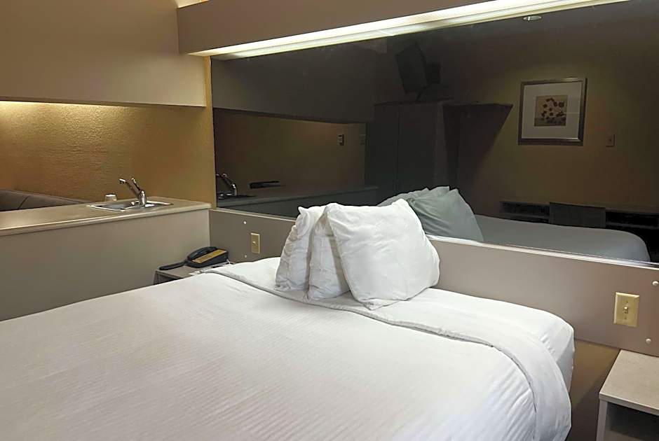 Microtel Inn & Suites By Wyndham Houston