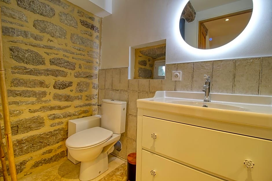 KERBELEG, ferme-manoir du XVè siècle, chambres grand confort