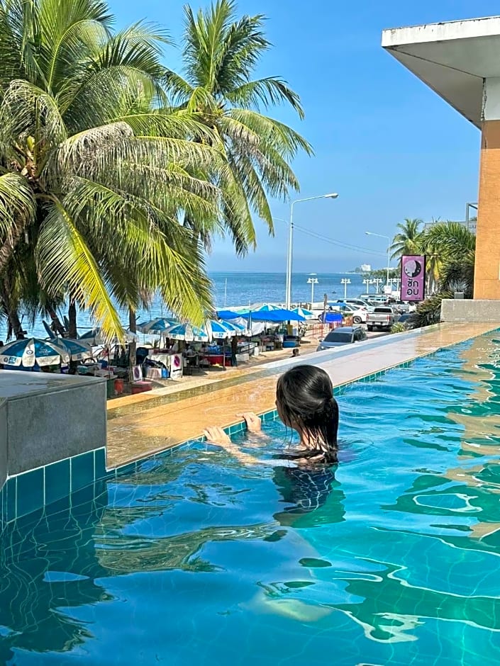 Nana Chat Bangsaen Hotel