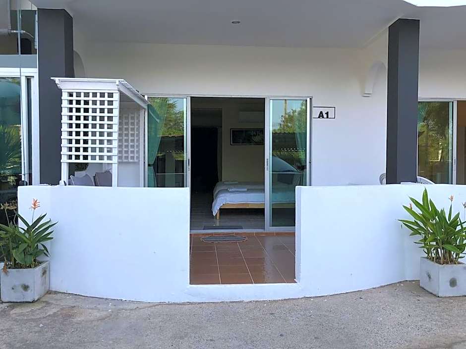 RoomQuest One Bangsaray 