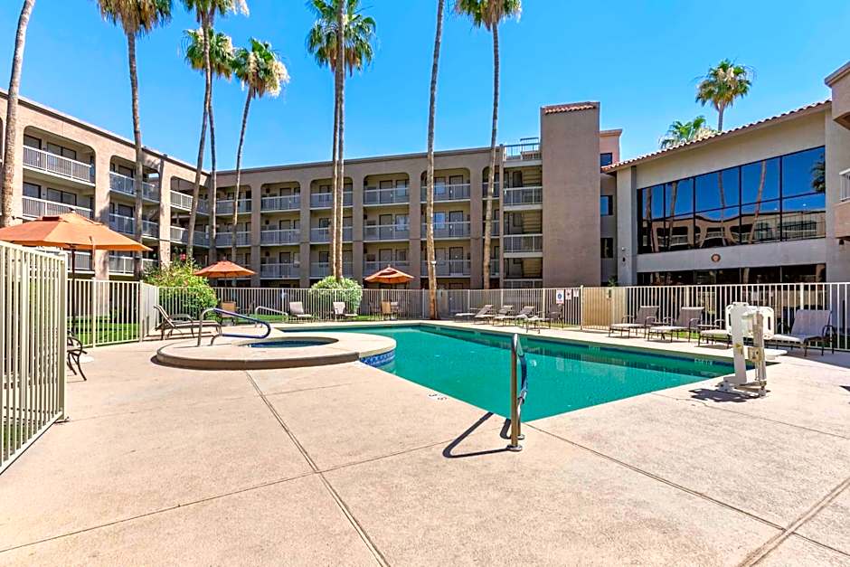 Best Western Plus Scottsdale Thunderbird Suites