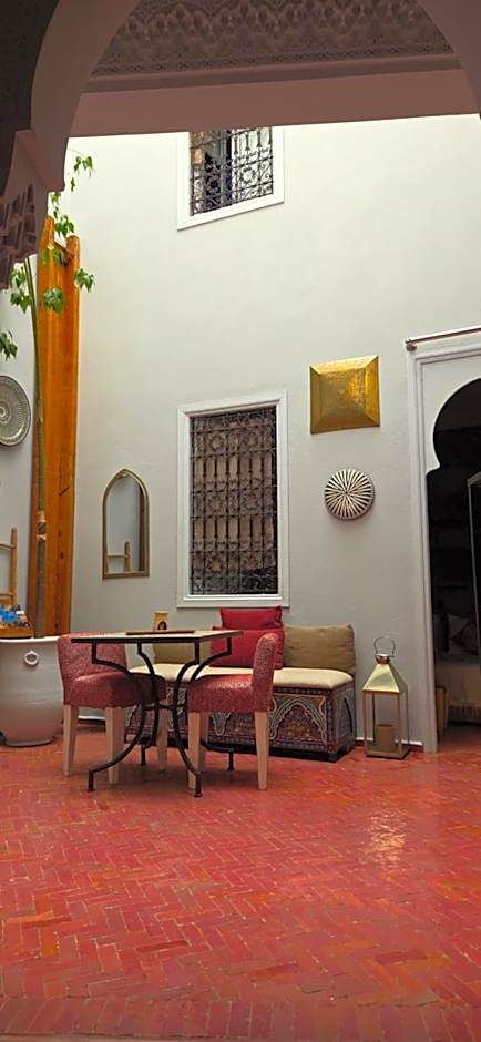 Riad Laly Tourisme Eclairé Le bijou de la medina