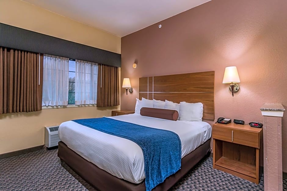 Best Western Plus Shamrock Inn & Suites