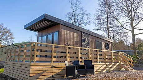 Hive Self Catering Pod with Balcony (Dog Friendly)