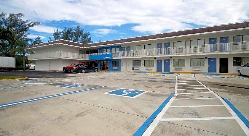 Motel 6 Dania Beach, FL
