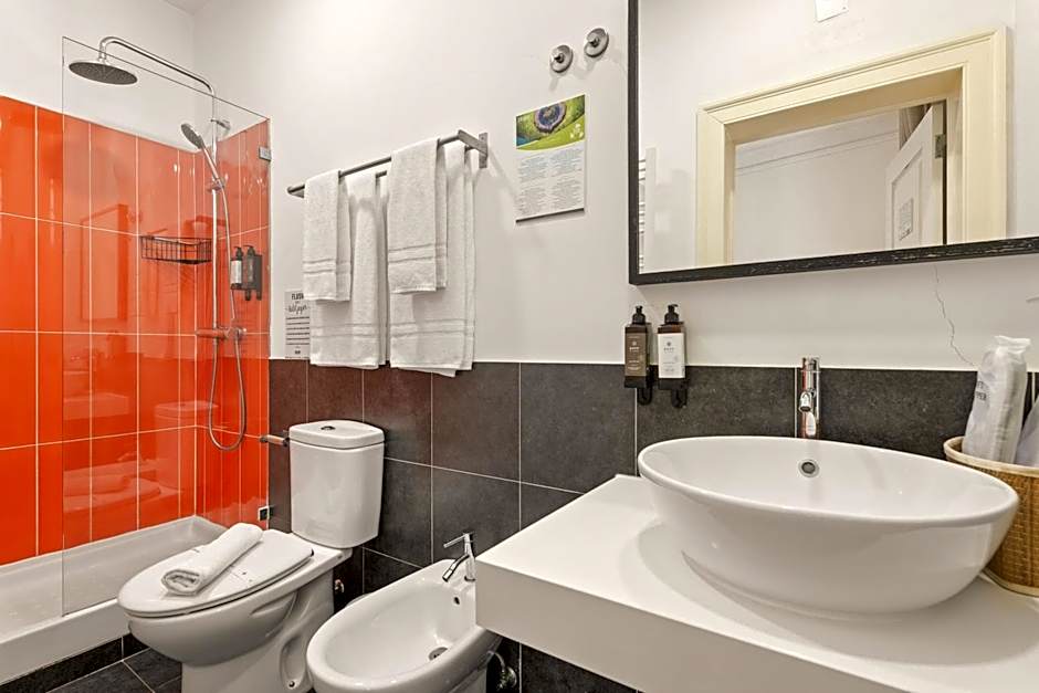 Casa do Bairro by Shiadu