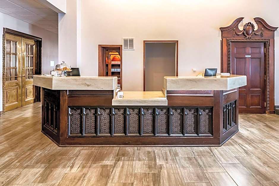 Riverview Inn & Suites, Ascend Hotel Collection