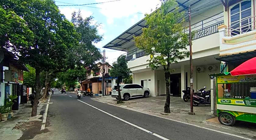 De Corner 2 Madiun RedPartner – Madiun, MO