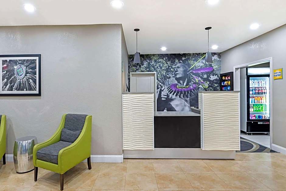 La Quinta Inn & Suites by Wyndham Ada