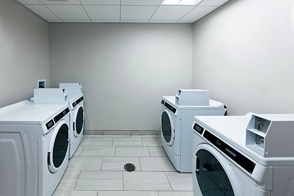 Holiday Inn Express & Suites Tulsa South - Woodland Hills By IHG