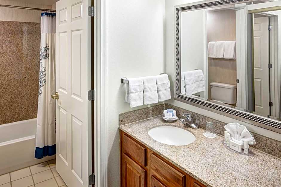 Residence Inn by Marriott Kansas City Country Club Plaza