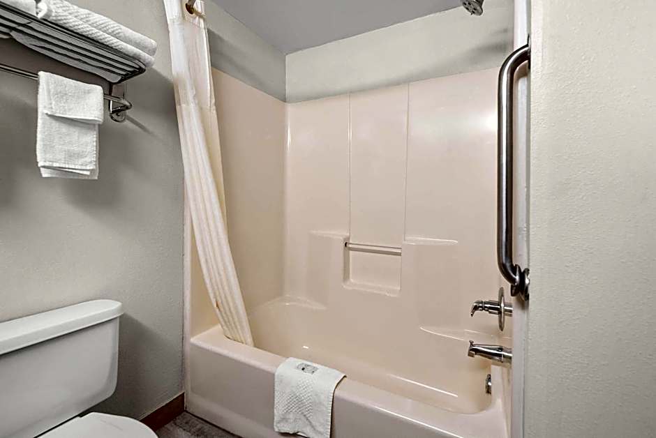 Quality Inn Auburn Campus Area I-85