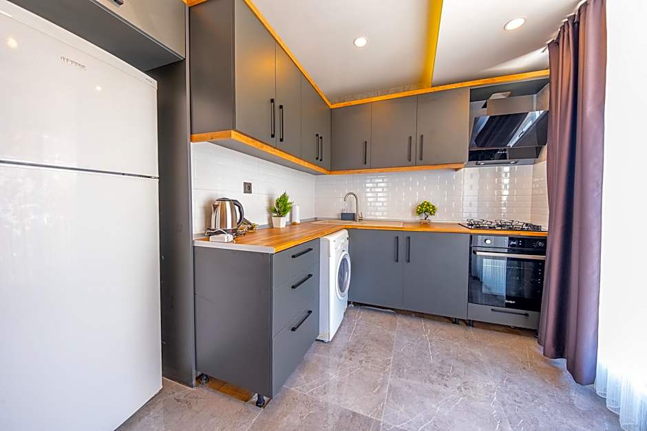 Mrt Suites Lara