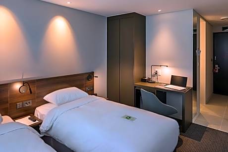Superior Twin Business Room