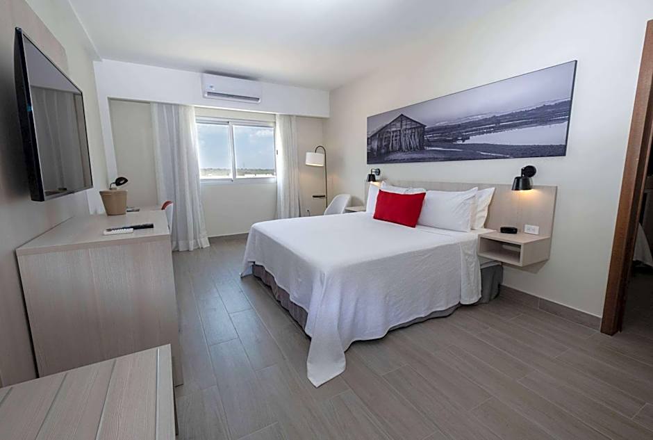 Super 8 by Wyndham Manzanillo