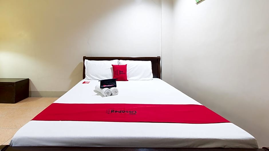 RedDoorz at Teofila Lodge