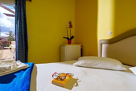 Double or Twin Room with Partial Sea View